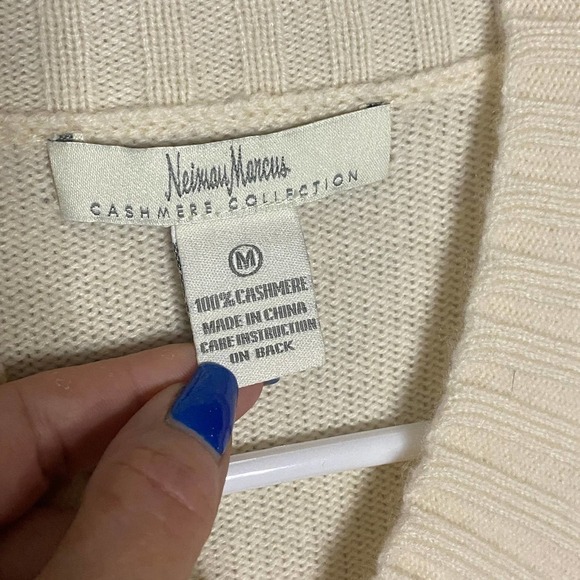 Neiman Marcus Cashmere Collection Button Front Sweater Size Medium - Picture 3 of 5